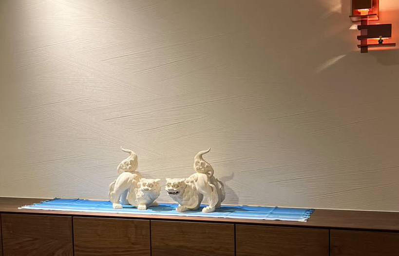 白いシーサーを室内に飾ったお客様写真