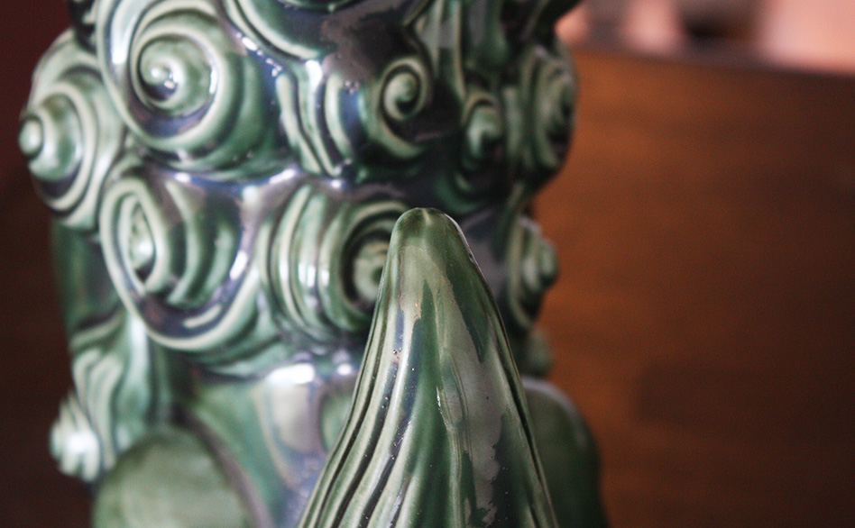 伝統鋳型シーサー立横（緑釉）作　宮城勝一郎　尾先の写真