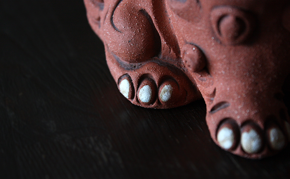 ペアシーサー　赤焼き（ミニ）　作　アトリエR　爪写真